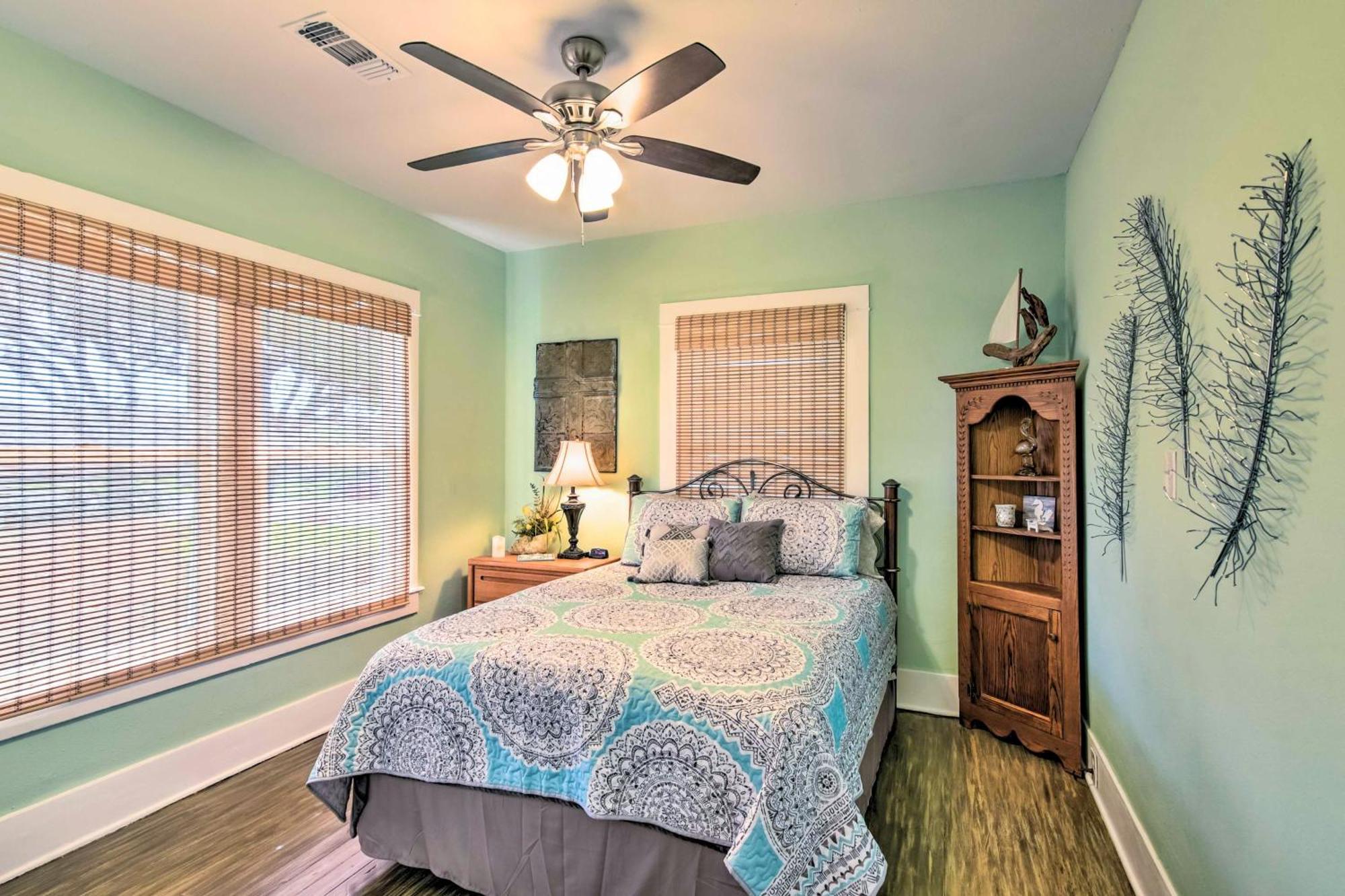 Quaint Galveston Vacation Home - Central Location! ภายนอก รูปภาพ